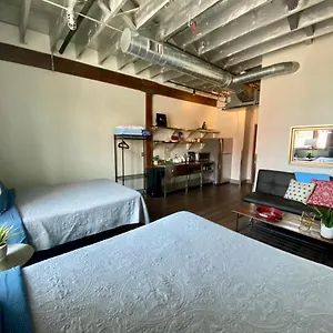 Hostel Downtown - Adults Only 